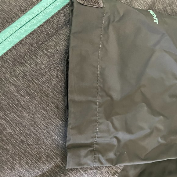 The North Face DryVent Girls Jacket - Picture 7 of 10